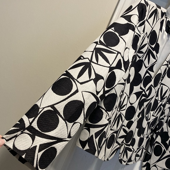 NWOT - LOUBEN Open Style Black & White Floral Pattern Lined Jacket - Size 12 - Picture 7 of 14